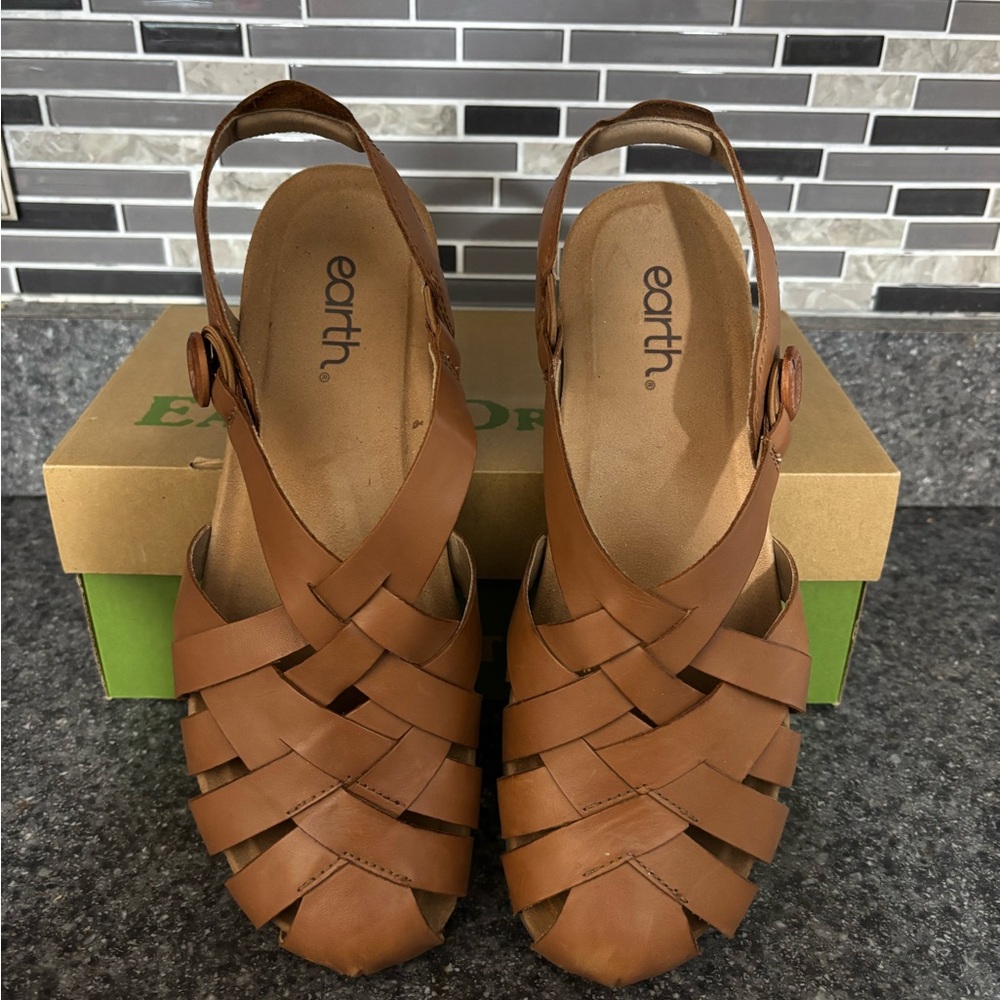 Earth Women's Tan Leather Sandals